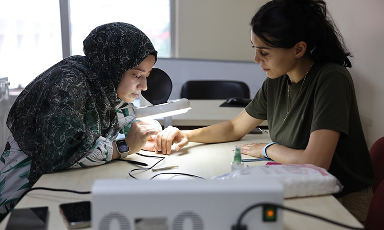Hobiler Mesleğe Dönüşüyor: Bağcılarlı Kadınlar Güzellik Uzmanı Oluyor